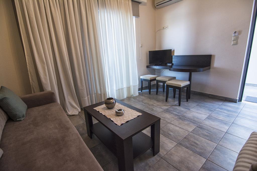 Gonis Suites Palaiochora Exteriér fotografie