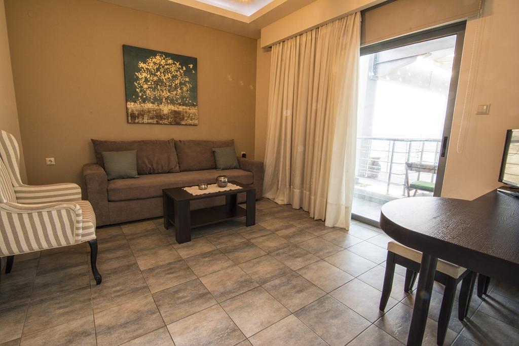Gonis Suites Palaiochora Exteriér fotografie