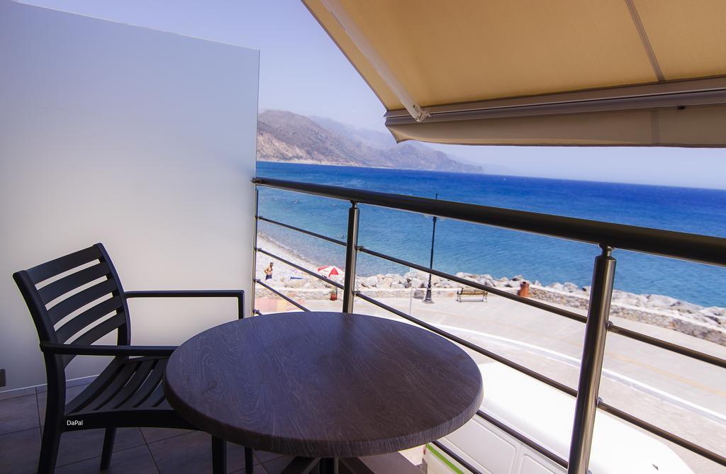 Gonis Suites Palaiochora Exteriér fotografie