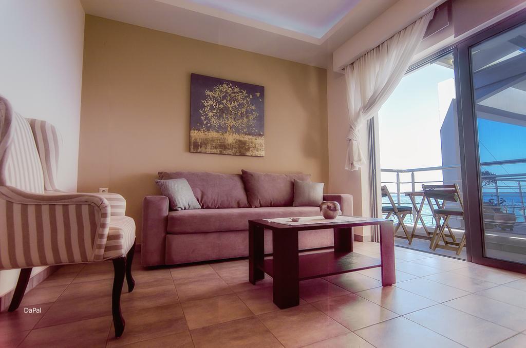 Gonis Suites Palaiochora Exteriér fotografie