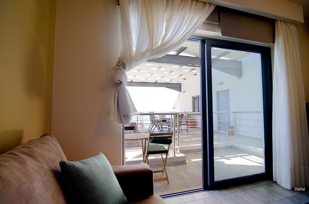 Gonis Suites Palaiochora Exteriér fotografie