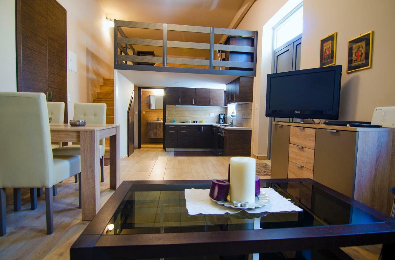 Gonis Suites Palaiochora Exteriér fotografie